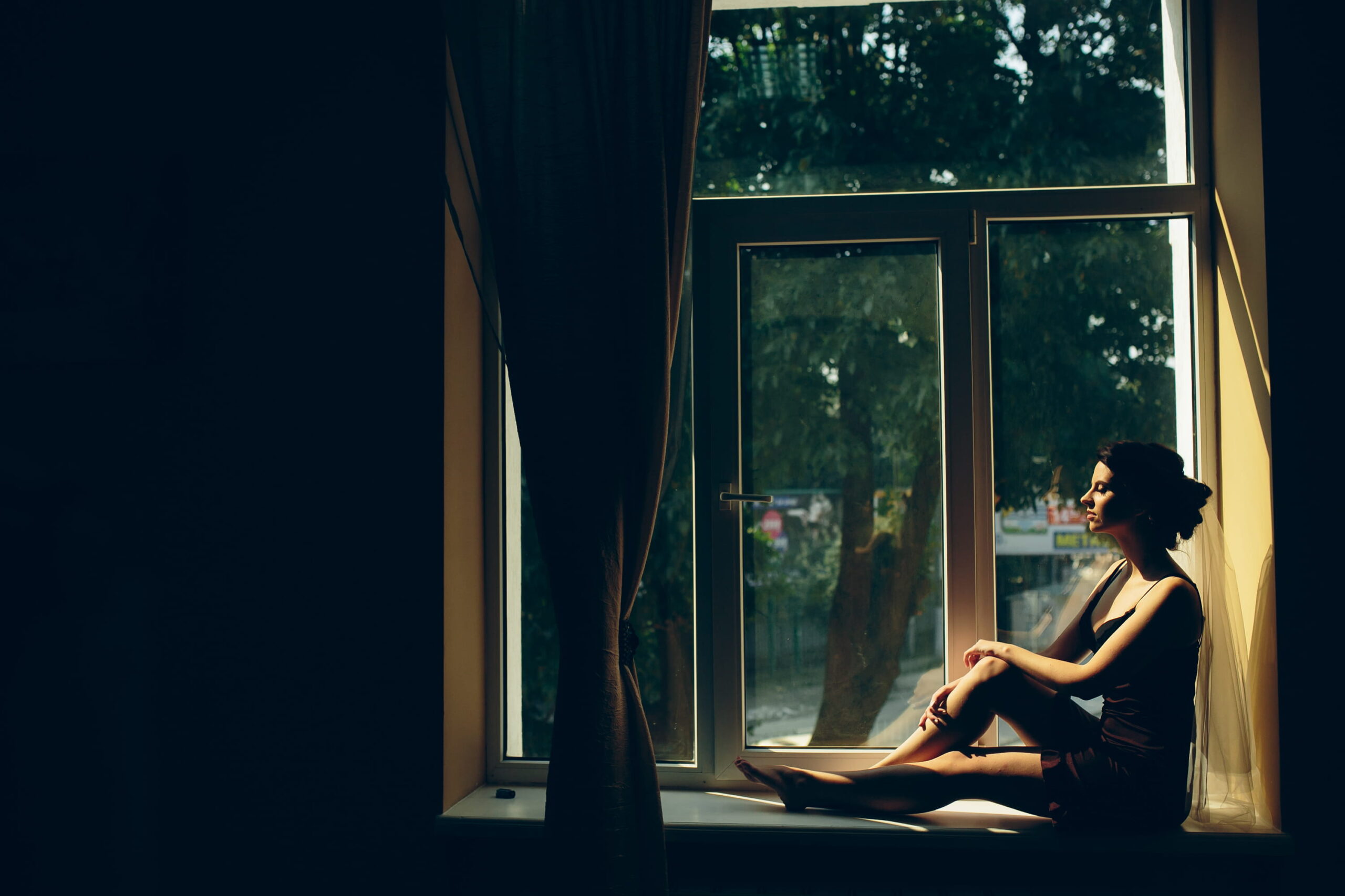 Determined job seeker looking forward with hope after understanding the 2026 job market challenges